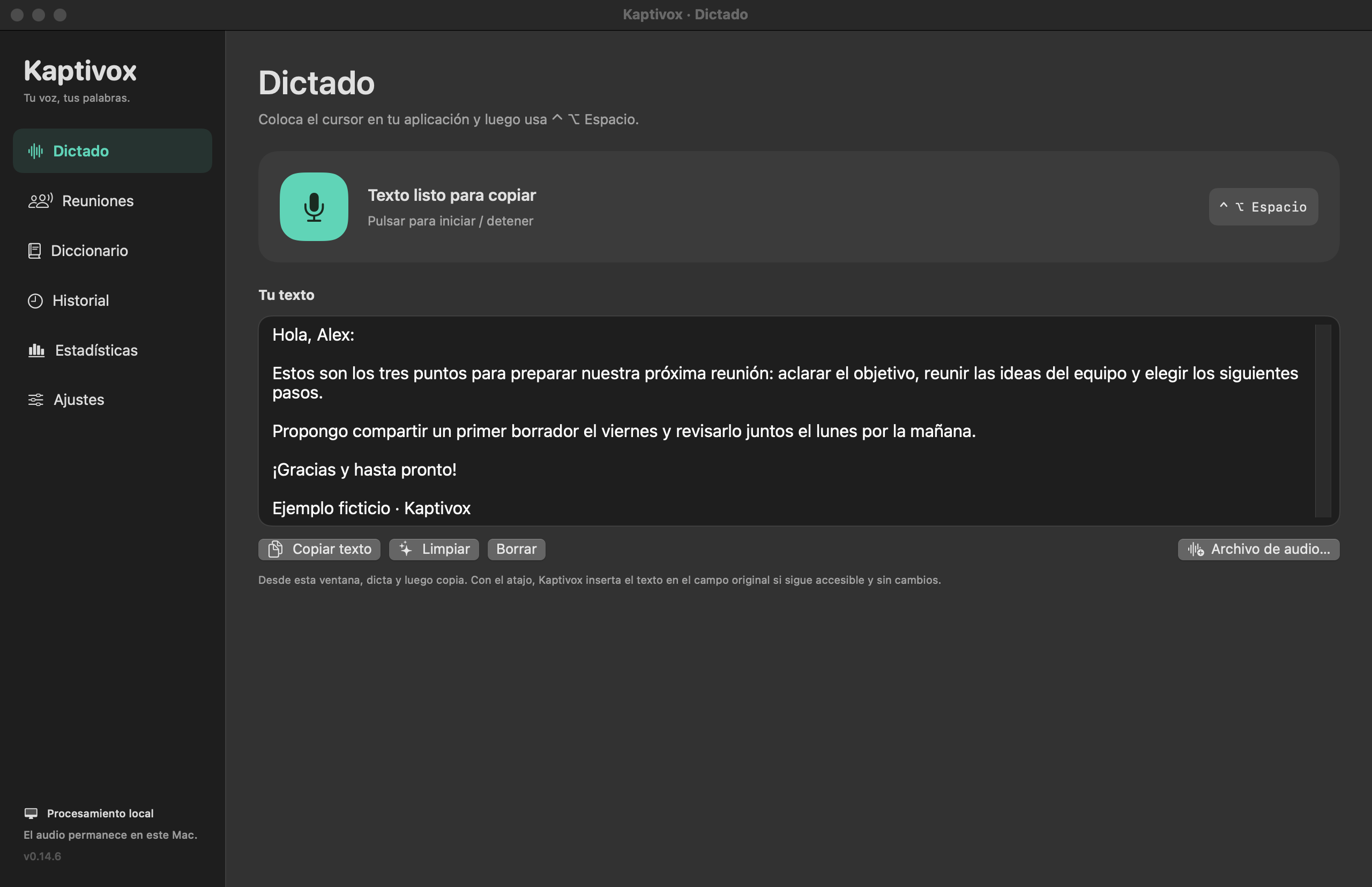 Interfaz de dictado de Kaptivox con un texto de ejemplo y los controles Copiar texto, Limpiar y Archivo de audio.