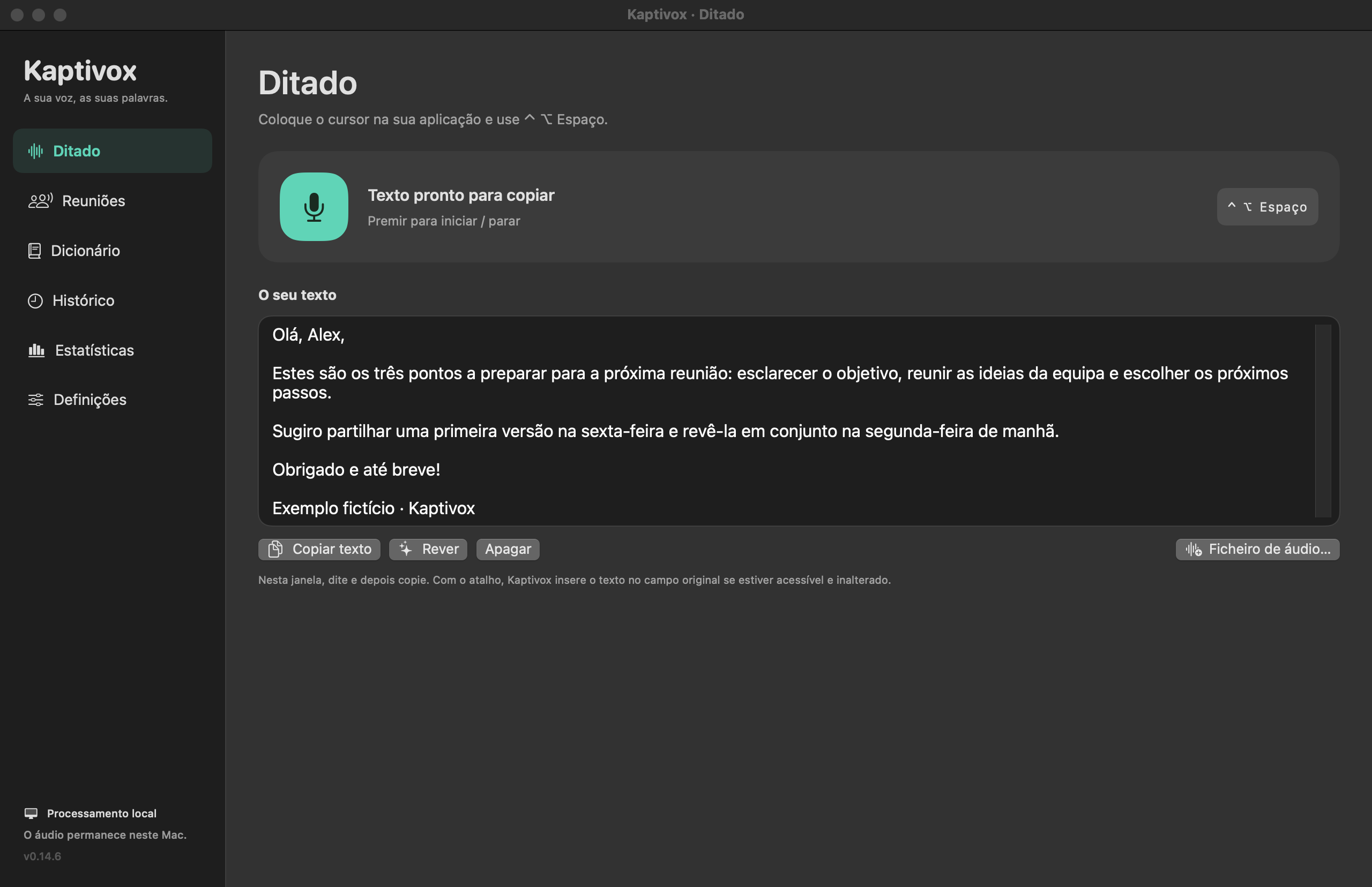 Interface de ditado do Kaptivox com texto de exemplo e os comandos Copiar texto, Rever e Ficheiro de áudio.